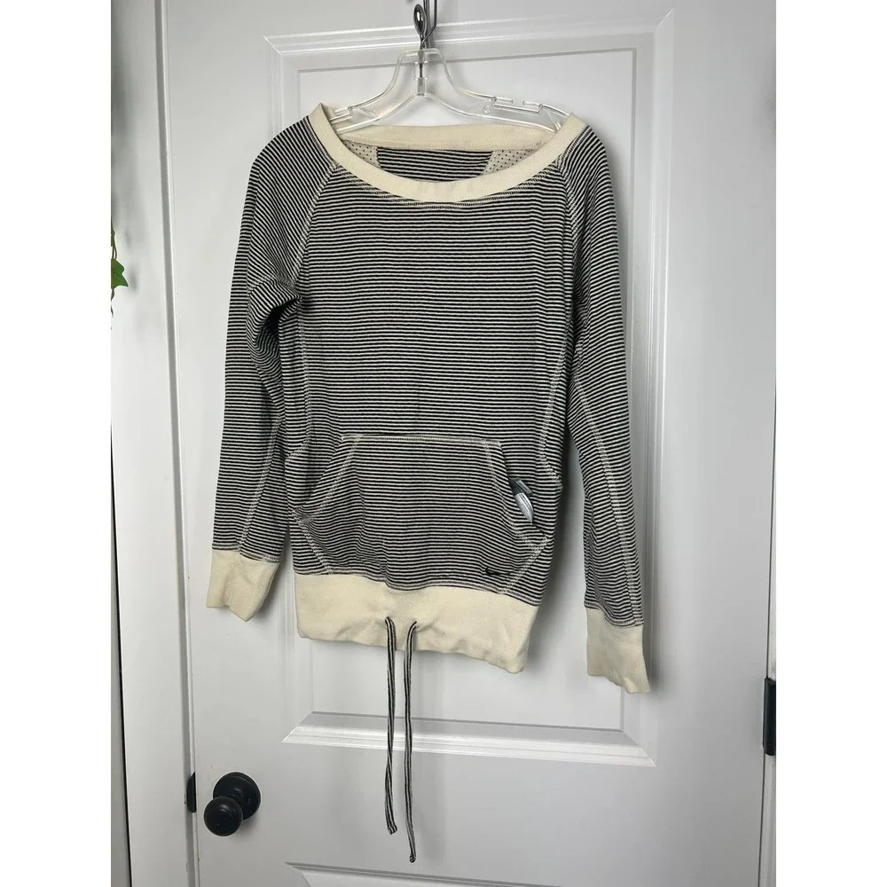 NIKE FIT SWEATER BLACK & CREAM SRIPES GRAY TAG SIZE XS.